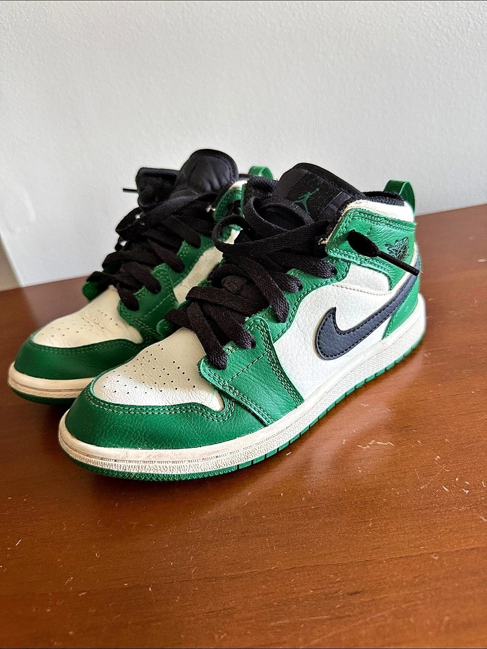 Nike Air Jordan 1 Retro High OG High-Top Sneakers Green & White US 2Y